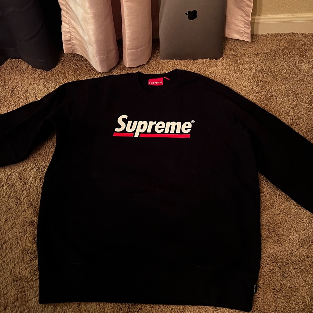 Medium, Great condition Black SUPREME Sweatshirt!!!